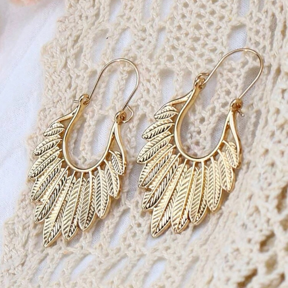 ❀ Gold Geometric Hollow Feather Minimalist Dangle Earrings - Picture 4 of 4